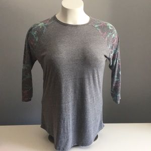 LulaRoe Randy T-shirt XL Gray